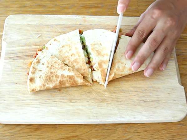 चिकन और एवोकाडो की क्यूसाडिलस - तैयारी चरण 6