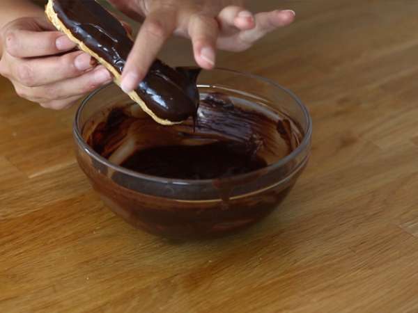 चॉकलेट के एक्लेयर्स (कदम दर कदम समझाए गए) - तैयारी चरण 13