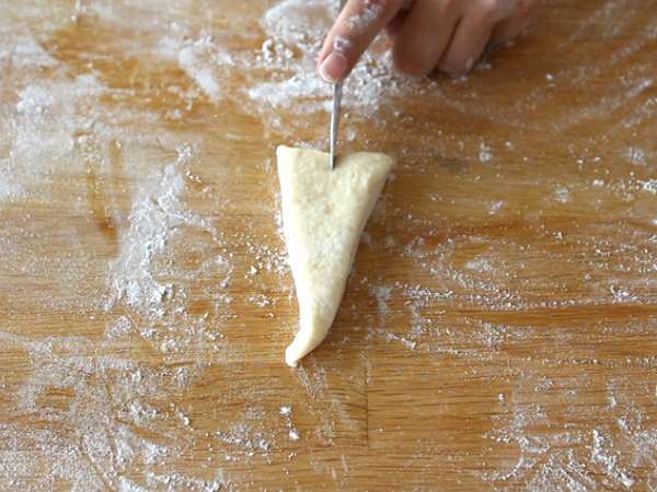 क्रॉइसेंट्स को चरण दर चरण समझाया गया - तैयारी चरण 15