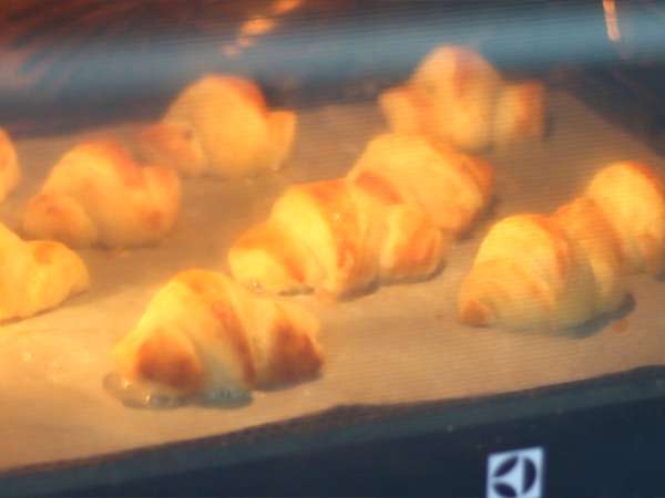 क्रॉइसेंट्स को चरण दर चरण समझाया गया - तैयारी चरण 18