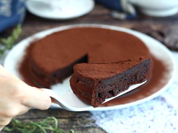 घर का चॉकलेट मूस केक - तैयारी चरण 5