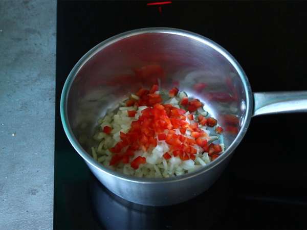 कद्दू में झींगे - ब्राज़ीलियाई कैमारो ना मोरंगा - तैयारी चरण 6