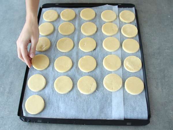 Alfajores - दूध की जैम और नारियल के साथ अर्जेंटीनी सैब्लés - तैयारी चरण 5