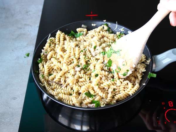 ट्यूना पास्ता आसान - तैयारी चरण 4