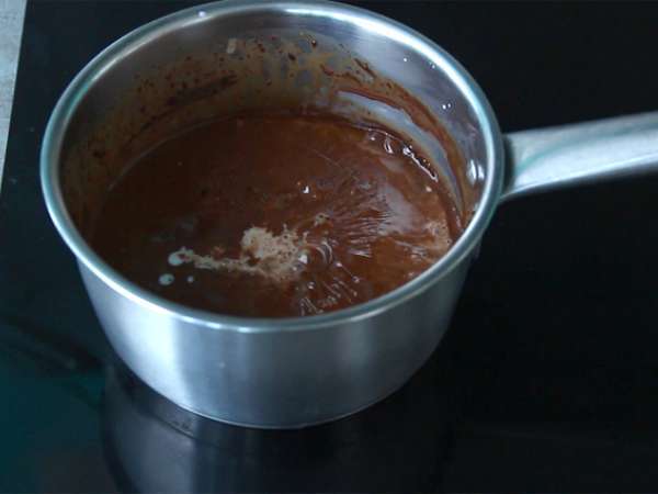 3 चॉकलेट का अतिरिक्त मुलायम केक - तैयारी चरण 6