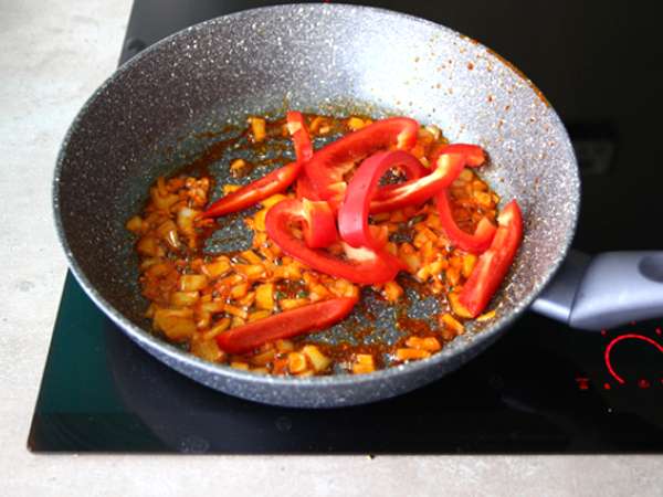 चोरिज़ो के साथ पास्ता - तैयारी चरण 2
