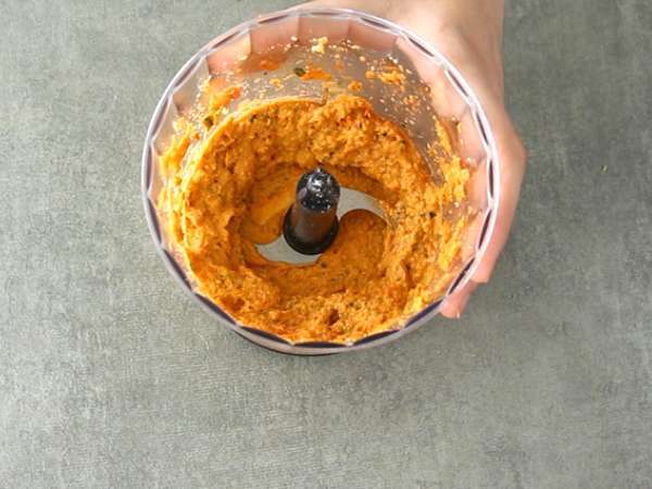 लाल पेस्टो सॉस - तैयारी चरण 2