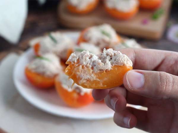 थन और रोज़मेरी के साथ भरे हुए खुबानी - तैयारी चरण 3