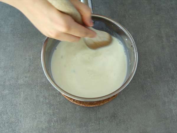वनीला panna cotta और इसके खुबानी के कूलिस - तैयारी चरण 2