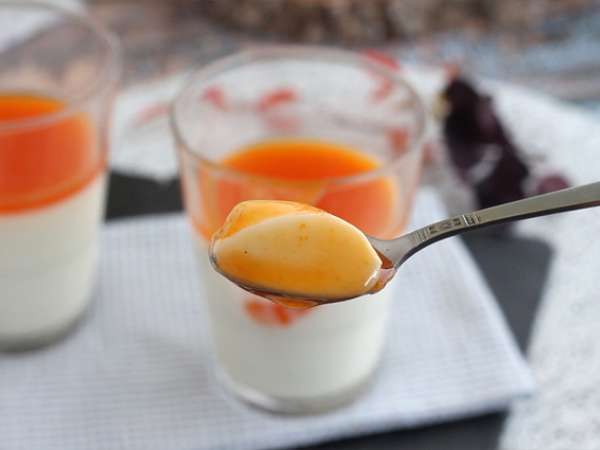 वनीला panna cotta और इसके खुबानी के कूलिस - तैयारी चरण 6