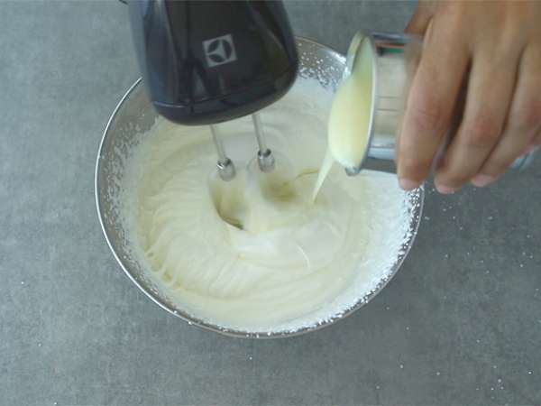 ओरेओ बिस्किट मूस - तैयारी चरण 1