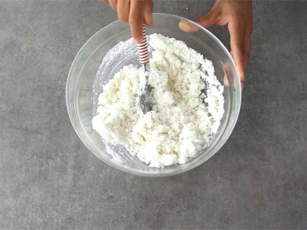 ब्राज़ीलियाई नारियल के मफिन - क्यूजादिन्हास - तैयारी चरण 1