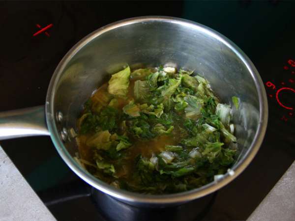 सलाद गर्भनोज़ और लेट्यूस का सूप - तैयारी चरण 4