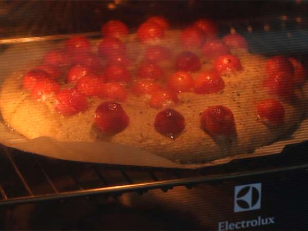 चेर्री टमाटर वाली फोकैसिया - तैयारी चरण 5