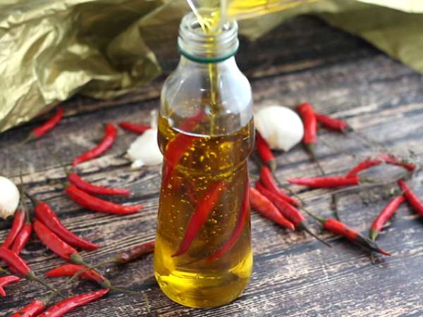 घर की पिज्जा के लिए तीखी तेल - तैयारी चरण 2