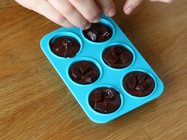 चॉकलेट के लिए चॉकलेट: काली चॉकलेट + काराम्बार - तैयारी चरण 2