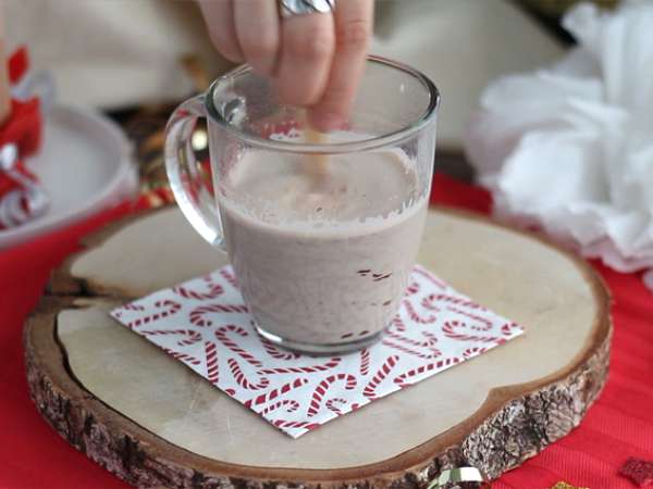 चॉकलेट के लिए चॉकलेट गर्म: काली चॉकलेट + मार्शमैलो - तैयारी चरण 4