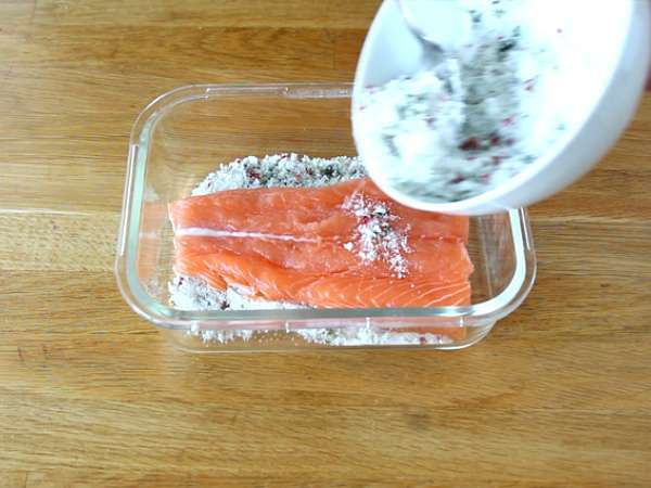 Gravlax, स्वीडिश तरीके से मरीन किया गया सामन - तैयारी चरण 2