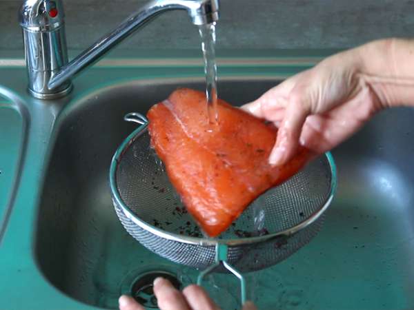 Gravlax, स्वीडिश तरीके से मरीन किया गया सामन - तैयारी चरण 4