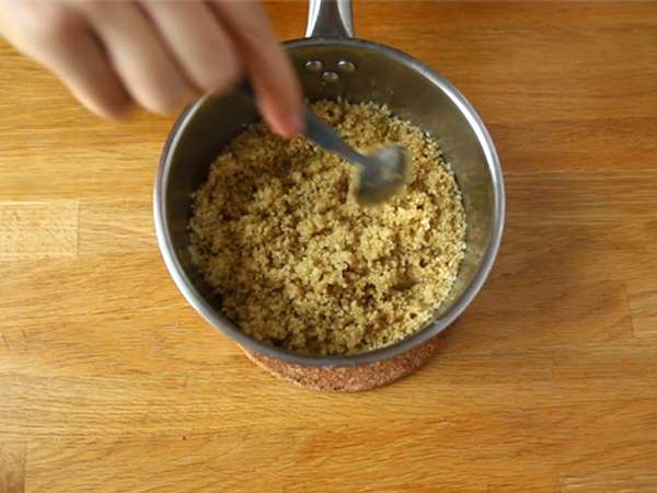 क्विनोआ सब्जियों और चिकन के साथ - तैयारी चरण 3