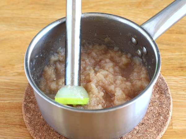 नाशपाती और दालचीनी की चटनी (बिना अतिरिक्त चीनी के) - तैयारी चरण 3