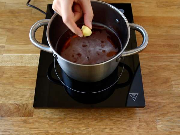 Wassail, क्रिसमस का मसालेदार कॉकटेल - तैयारी चरण 2