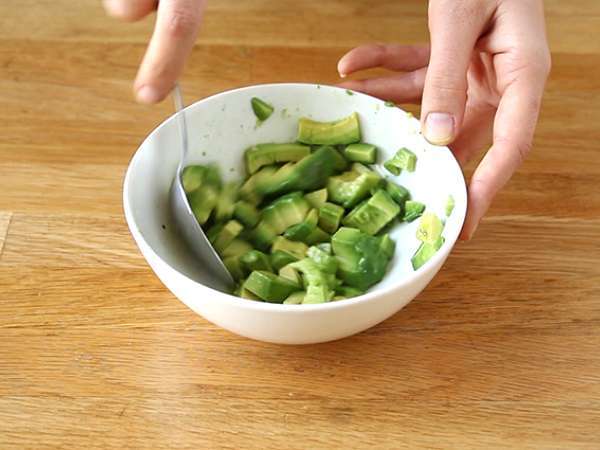 स्मोक्ड सैल्मन और एवोकाडो के साथ वेरिन्स - तैयारी चरण 2