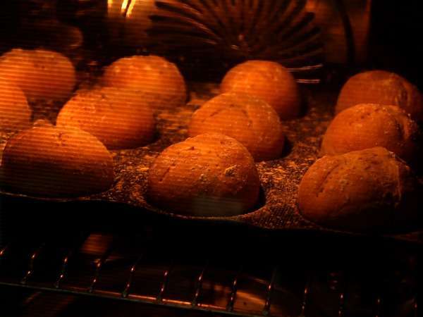 बिना गूंधे छोटे ब्रेड - कुरकुरी और मुलायम परिणाम! - तैयारी चरण 7