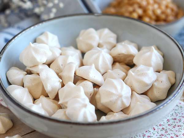 Aquafaba के साथ वेगन मेरिंग्यूज - तैयारी चरण 4