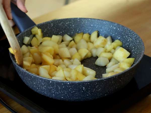 सेब नाशपाती का टुकड़ा अतिरिक्त कुरकुरा और पिघलने वाला - तैयारी चरण 1