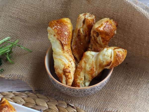चीज़ और हर्ब्स के साथ टॉर्सेड्स: अपेरिटिफ के लिए अनिवार्य - तैयारी चरण 7