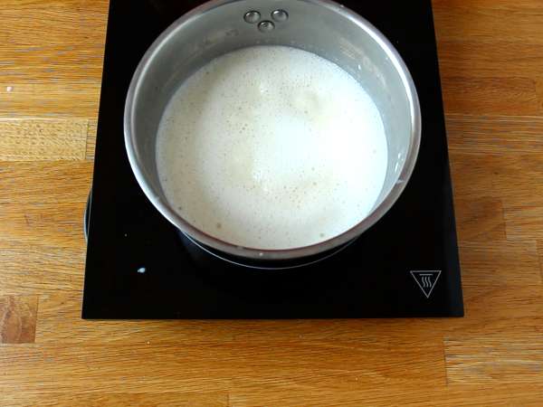 वेनिला panna cotta, इसे घर पर बनाने के लिए क्लासिक रेसिपी - तैयारी चरण 2