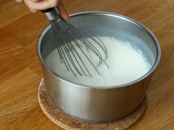 वेनिला panna cotta, इसे घर पर बनाने के लिए क्लासिक रेसिपी - तैयारी चरण 3