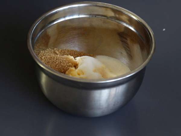 चॉकलेट गनाश से भरे कुकी कप गाजर के छोटे बर्तन की तरह - तैयारी चरण 1