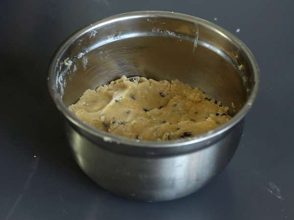 चॉकलेट गनाश से भरे कुकी कप गाजर के छोटे बर्तन की तरह - तैयारी चरण 2