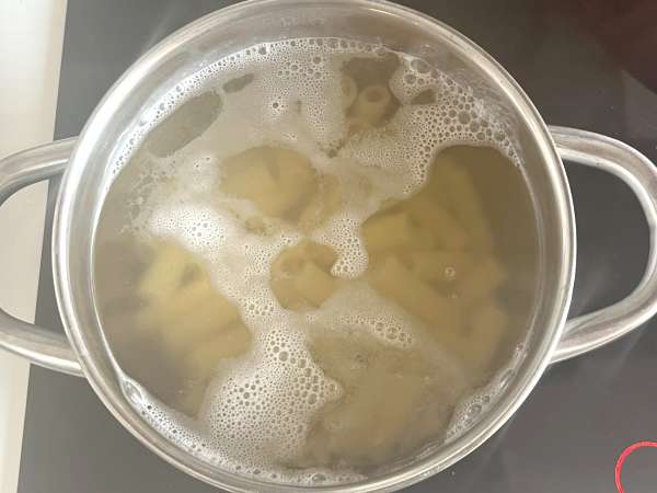सिसिली की बैंगन वाली पास्ता, आसान और हल्की संस्करण - पास्ता अल्ला नॉर्मा - तैयारी चरण 5