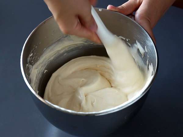 आसान रोल क Kinder Bueno का स्वाद, जन्मदिन के केक या क्रिसमस के लिए लॉग के रूप में परफेक्ट! - तैयारी चरण 3