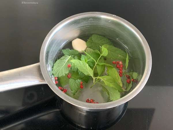 खीरे का अचार: गर्मियों के लिए एक तेज और स्वादिष्ट साइड डिश! - तैयारी चरण 5