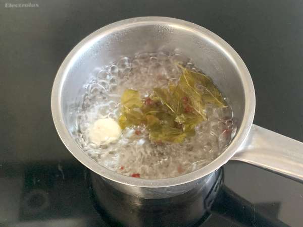 खीरे का अचार: गर्मियों के लिए एक तेज और स्वादिष्ट साइड डिश! - तैयारी चरण 6