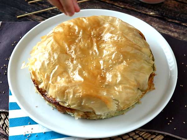 स्पानकोपिता, पालक और फेटा के साथ ग्रीक पाई जिसे बनाना बहुत आसान है - तैयारी चरण 9