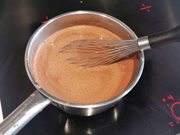 चॉकलेट का फ्लान पाटिसियर जो आपको बचपन की याद दिलाएगा - तैयारी चरण 4