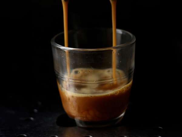 Espresso Martini, कॉफी प्रेमियों के लिए एकदम सही कॉकटेल - तैयारी चरण 1