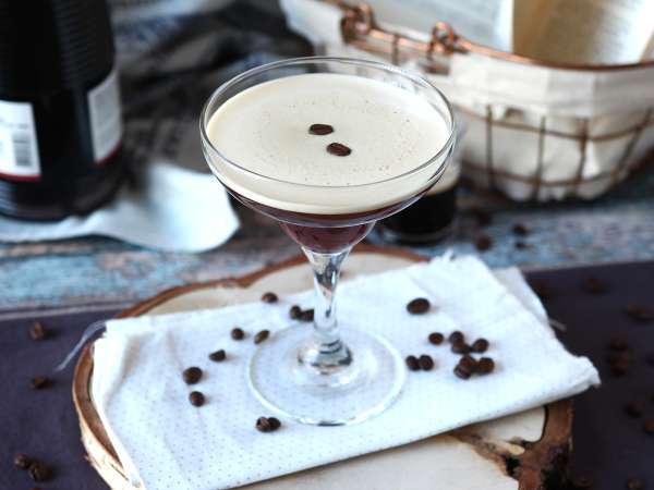 Espresso Martini, कॉफी प्रेमियों के लिए एकदम सही कॉकटेल - तैयारी चरण 5