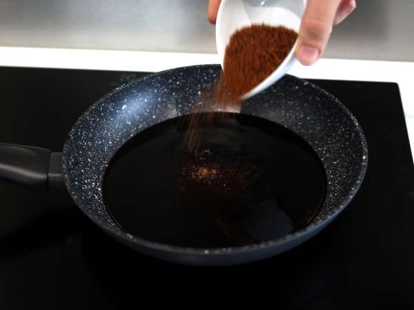 घर की बनी टेरियाकी सॉस, सामन और चिकन के साथ परोसने के लिए एकदम सही! - तैयारी चरण 3