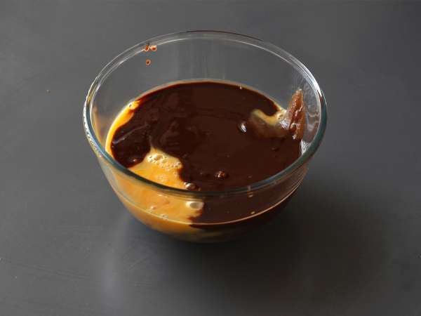 चॉकलेट और चेस्टनट क्रीम के साथ EXTRA FONDANT केक केवल 4 सामग्री के साथ - तैयारी चरण 1