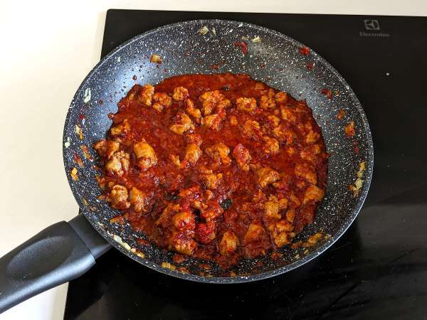 Risotto 'nduja और सॉसेज, एक पहले पाठ्यक्रम का गहन स्वाद - तैयारी चरण 3