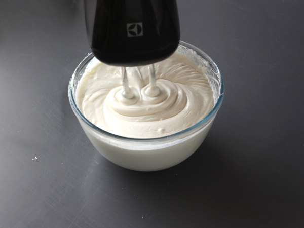 Tiramisu Raffaello जो नारियल के अच्छे स्वाद के साथ है - तैयारी चरण 2