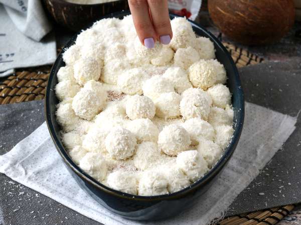 Tiramisu Raffaello जो नारियल के अच्छे स्वाद के साथ है - तैयारी चरण 11