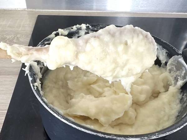 क्रीमी और बहुत आसान कसावा का प्यूरी - तैयारी चरण 6
