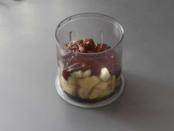 फज पियर चॉकलेट, केवल 2 सामग्री के साथ बनाने के लिए सुपर आसान मिठाई! - तैयारी चरण 3